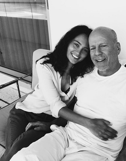 Опекуны нуждаются в уходе: жена Брюса Уиллиса высказалась о смерти Джина Хэкмена и его супруги