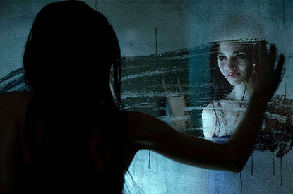 Проекция в психологии: как понять себя через зеркало чужих поступков