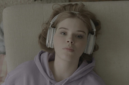 Очень боюсь предвзятости: 18-тилетняя дочь Абдулова порассуждала о знаменитой фамилии