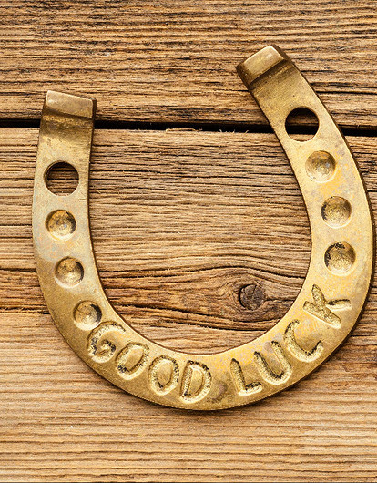 Как вешать правильно подкову в доме, чтобы она принесла счастье