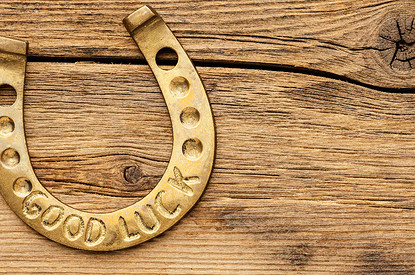 Как вешать правильно подкову в доме, чтобы она принесла счастье