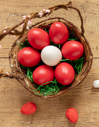 Как покрасить яйца луковой шелухой: пошаговая инструкция