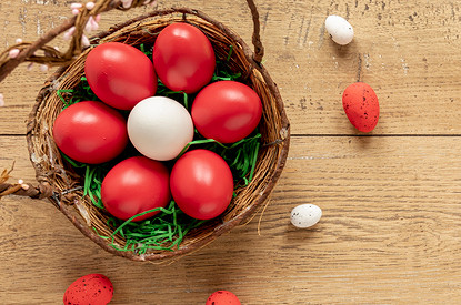 Как покрасить яйца луковой шелухой: пошаговая инструкция