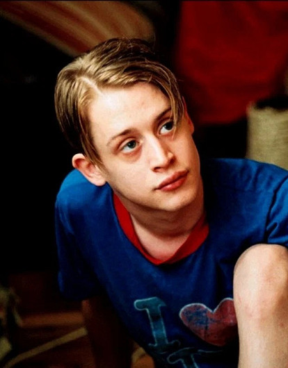 Я могу показать все свои шрамы: Маколей Калкин откровенно рассказал об отце-абьюзере