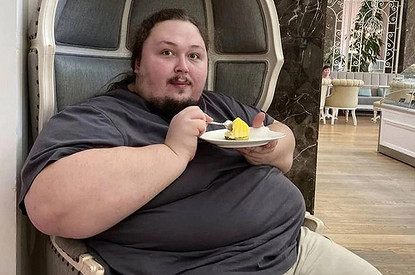 Осталось сбросить 20 кг: сын Никаса Сафронова появился на публике после похудения более чем на 100 кг