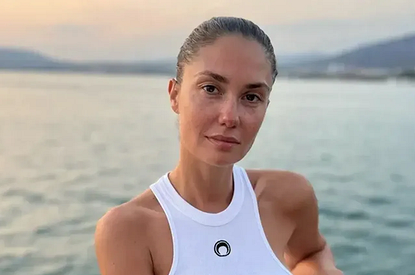 До свиданья!: Агата Муцениеце убежала от прессы при вопросе о сыне