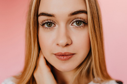 ​​Как покрасить ресницы дома: пошаговая инструкция и лайфхаки