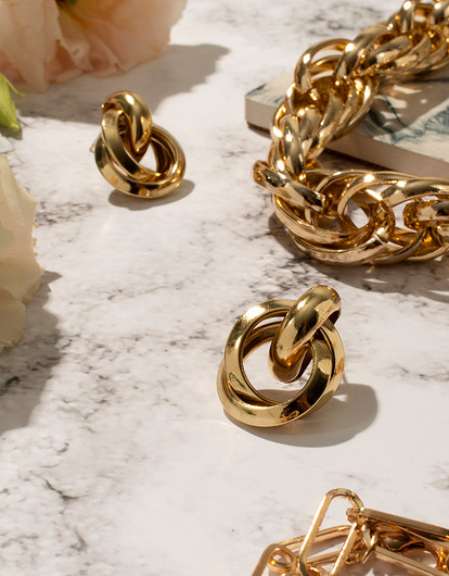 Как ухаживать за украшениями из серебра и золота, чтобы сохранить их в идеальном виде