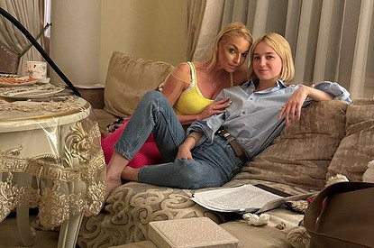 Анастасия Волочкова прокомментировала слухи об отмене свадьбы дочери