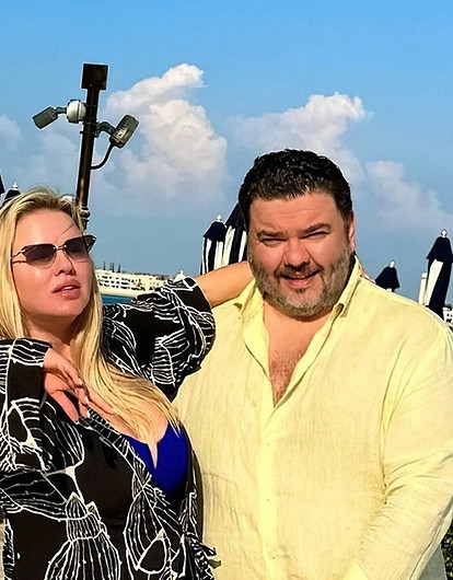 Жених Анны Семенович еще не развелся, но планирует свадьбу с певицей