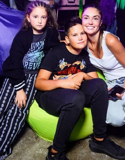 Агата Муцениеце впервые за несколько месяцев встретилась с сыном