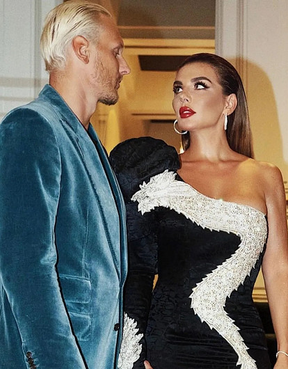 Отец Яниса Тиммы опубликовал документы, подтверждающие, что тот содержал Седокову до самого развода