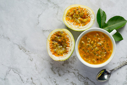 Как правильно есть маракуйю: инструкция и 10 вкусных рецептов