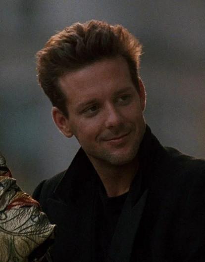 Выглядит словно монстр: Микки Рурк изменился до неузнаваемости после новой пластики лица