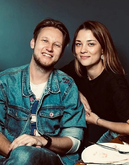 Солист группы Челси Алексей Корзин сообщил о смерти 34-хлетней жены