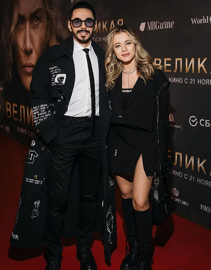 Закрутило меня: новая возлюбленная Тимура Родригеза удивила всех сильно округлившимся животом