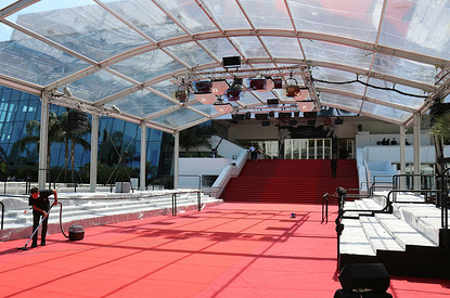 Гостьям Каннского кинофестиваля 2025 запретили надевать голые платья