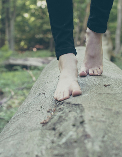 Тренировки босиком — мимолетный тренд или повышенная польза: спросили у врача