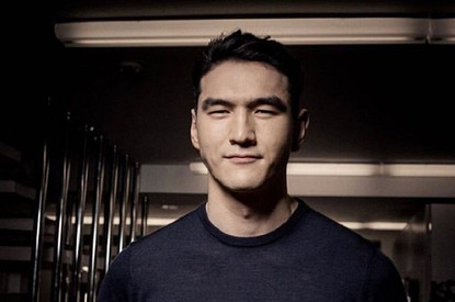 Комика Нурлана Сабурова задержали в аэропорту: ему грозит депортация из России