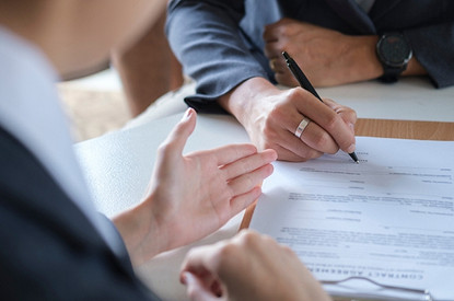 Как оформить дарственную на недвижимость, предусмотрев все риски