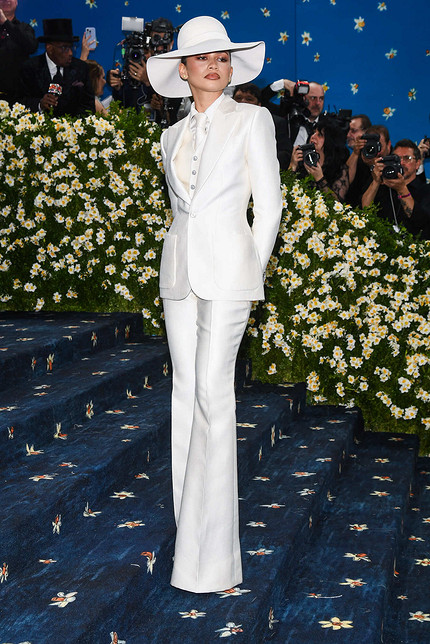 Met Gala 2025: самые яркие образы звезд с ковровой дорожки