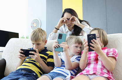 Как правильно контролировать ребенка в интернете: 5 советов психолога