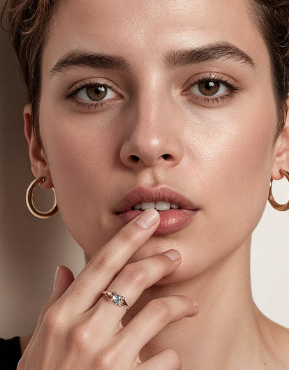 Чешется подбородок: к чему готовит эта примета мужчин и женщин