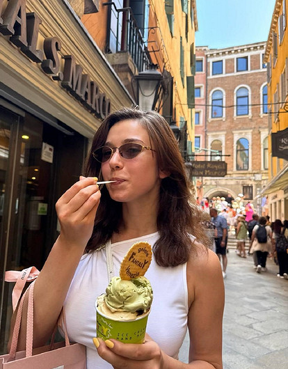 Слухи о романе подтверждаются: Камила Валиева улетела на отдых с хоккеистом Никитой Нестеровым