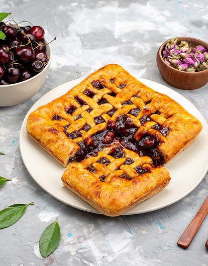 Что приготовить с вишней: 12 вкусных рецептов