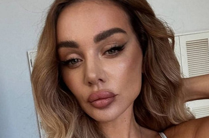 Анну Седокову заподозрили в романе с певцом, который младше нее на 15 лет