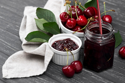 Что приготовить с вишней: 12 вкусных рецептов