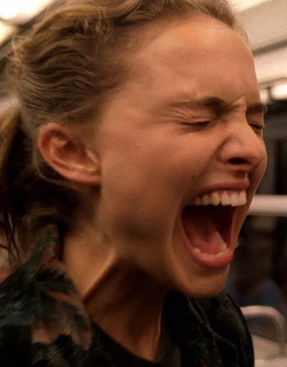 Как успокоить человека в истерике: советы от психолога