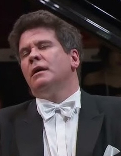 Денису Мацуеву — 50: интересные факты из жизни пианиста и фото из семейного архива