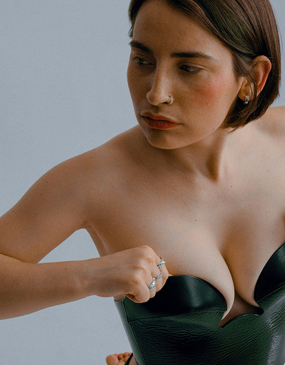 Как подтянуть грудь без пластики: топ-3 упражнения от тренера