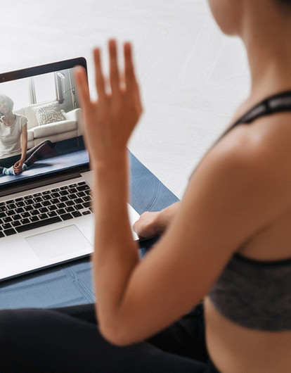 7 неочевидных профессий для женщин: где можно зарабатывать больше без офиса