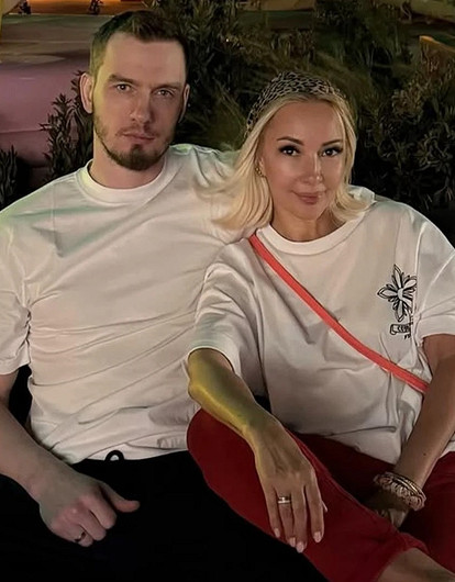 Заменил маму на маму: после скандальных высказываний мужа Кудрявцевой всех удивила ее схожесть со свекровью