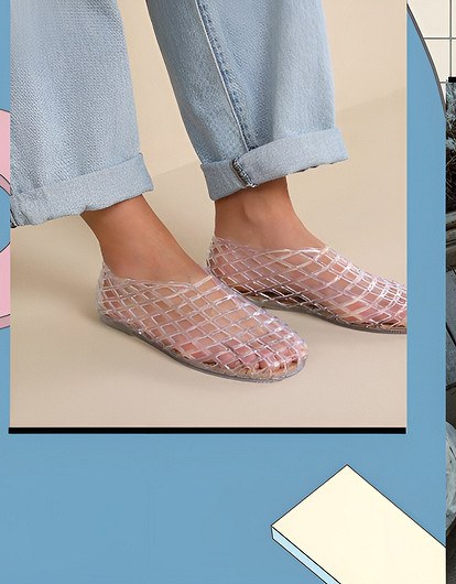 От бассейна до кофейни: как вписать тапочки-мыльницы в летние образы