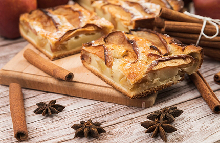 Шарлотка с яблоками: 17 вкусных рецептов