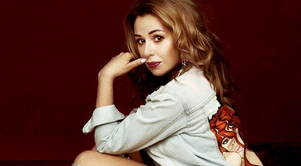 Алена Апина закрутила роман с массажистом, который младше нее на 24 года