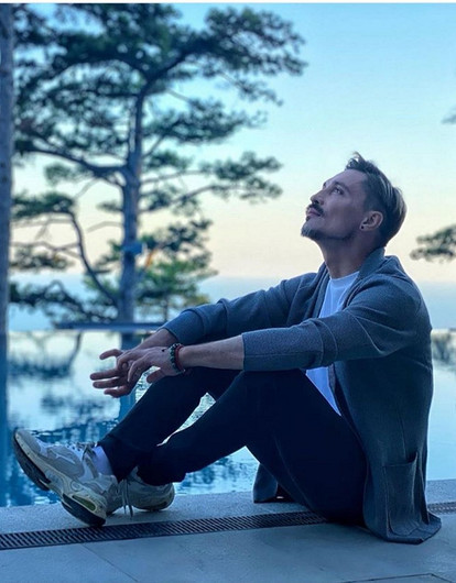 Бесценные моменты: Дима Билан поделился редким фото с отцом