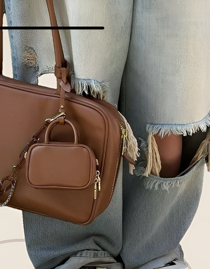 Новая тенденция в мире аксессуаров: как работает эффект сумки на сумке