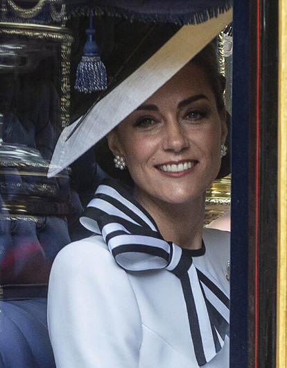 Очевидно, что она нездорова: в Сети обеспокоены сильным похудением Кейт Мидлтон после борьбы с раком