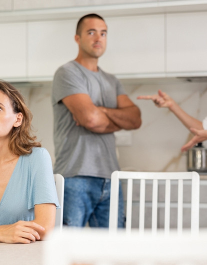 Как культурно выгнать загостившуюся свекровь: рассказывает психолог