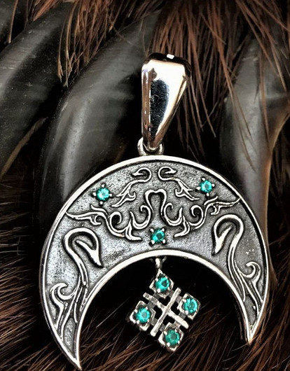 Лунница — оберег для женщин: значение славянского талисмана и как он работает