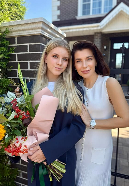 Звезды отвели детей в школу 1 сентября: трогательные снимки из соцсетей