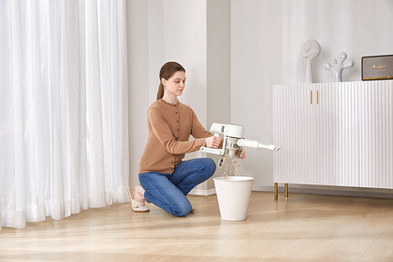 Новый пылесос для сухой и влажной уборки с премиальной функцией