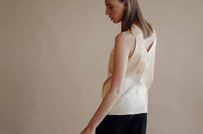 Красивые позы для фотосессии: 10 вариантов, которые визуально улучшат фигуру