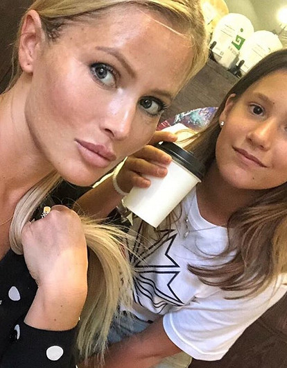 Клеймо на всю жизнь, что она моя мать: дочь Даны Борисовой поссорилась с ней из-за работы