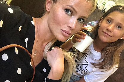 Клеймо на всю жизнь, что она моя мать: дочь Даны Борисовой поссорилась с ней из-за работы