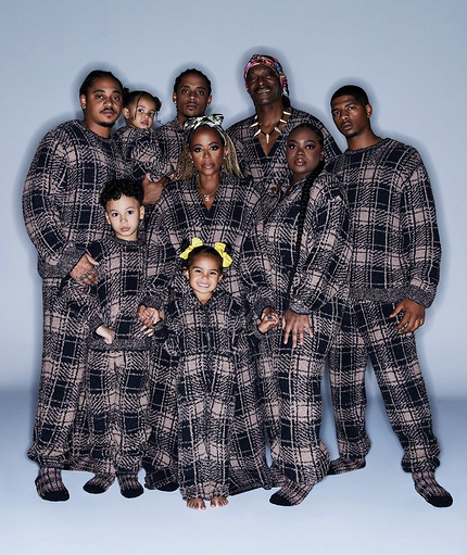 Статус не по возрасту: кто из звезд стал дедушкой до 45 лет